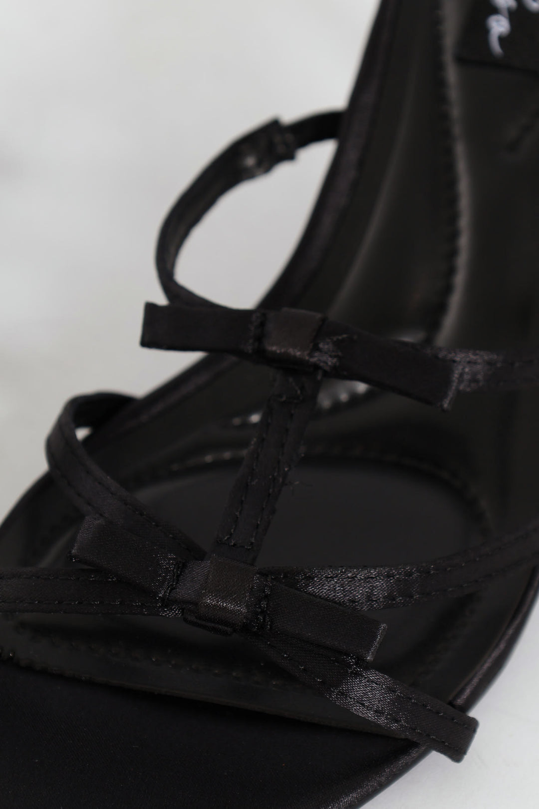 Dainty Bow Detail Kitten Heel Sandal - Black
