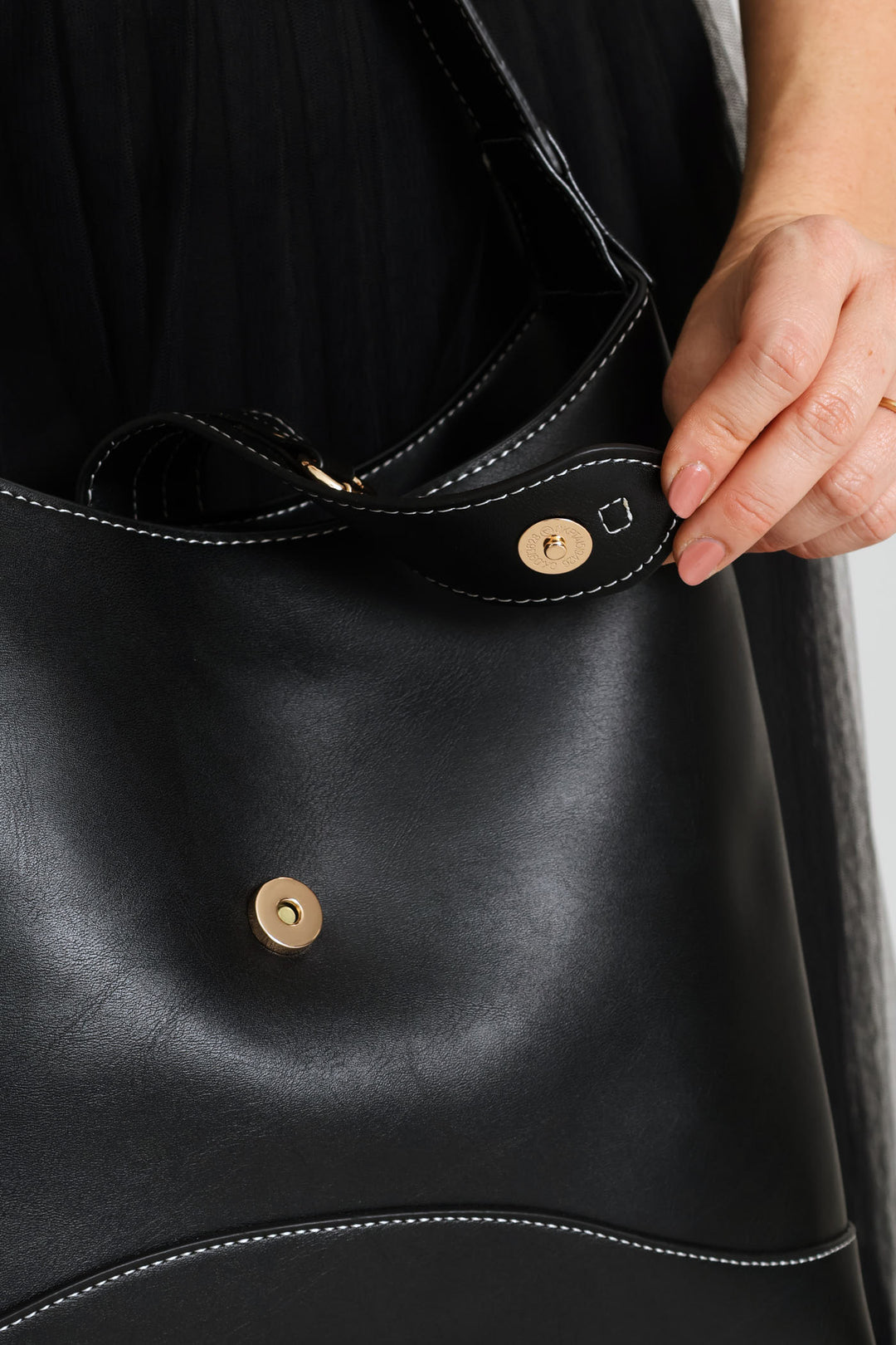 Snaffle Detail Shoulder Bag - Black