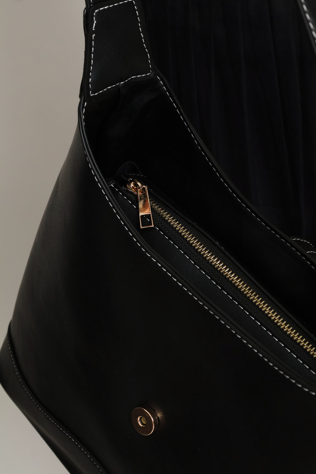 Snaffle Detail Shoulder Bag - Black