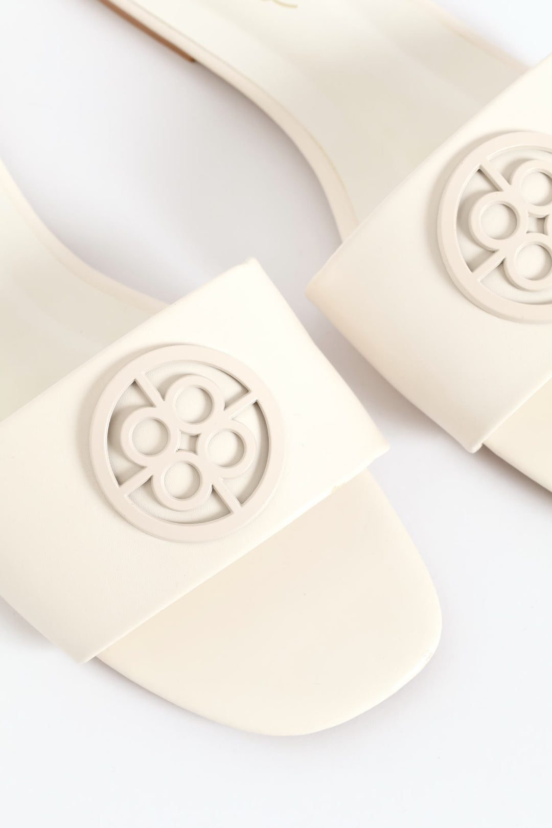 Single Band Trim Mule - White