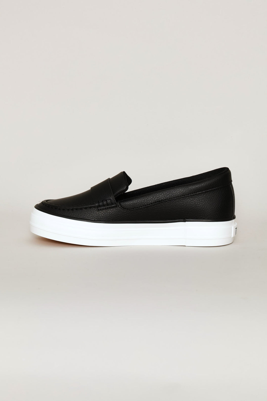 Arrow Slip On - Black