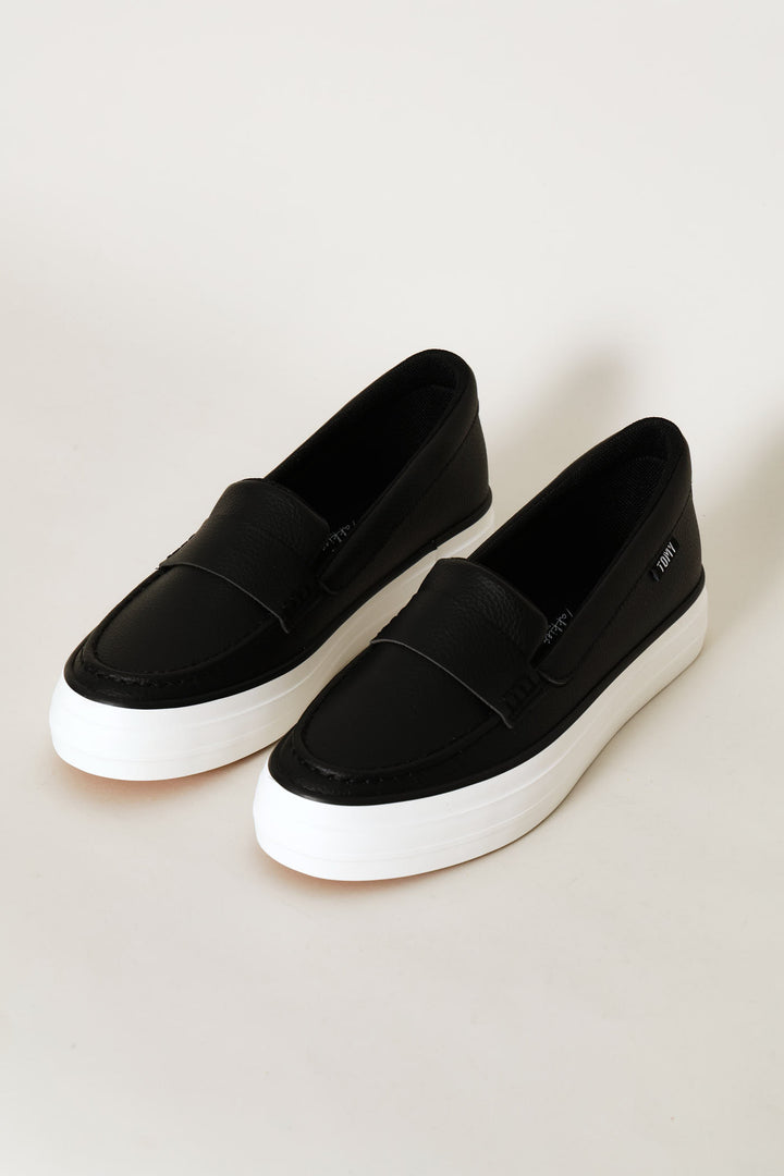 Arrow Slip On - Black