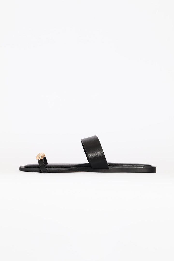 Shell Trim Toe Post Sandal - Black