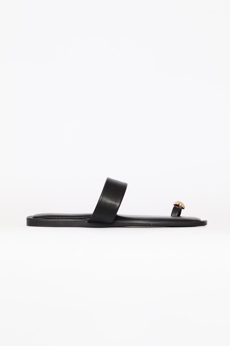 Shell Trim Toe Post Sandal - Black