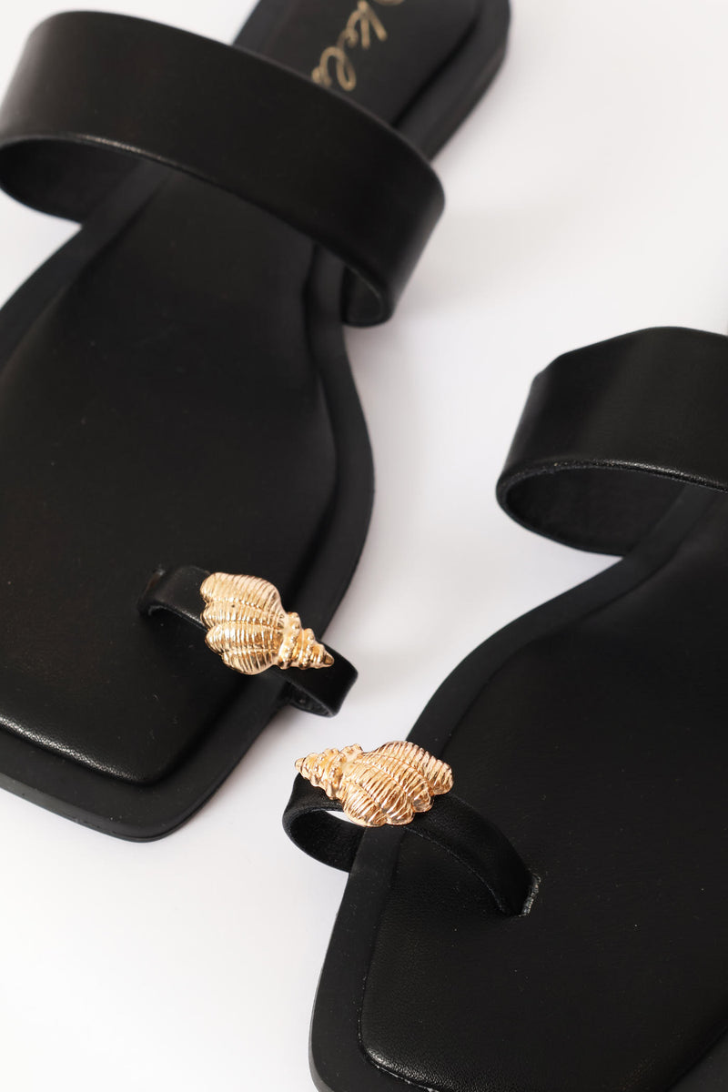 Shell Trim Toe Post Sandal - Black