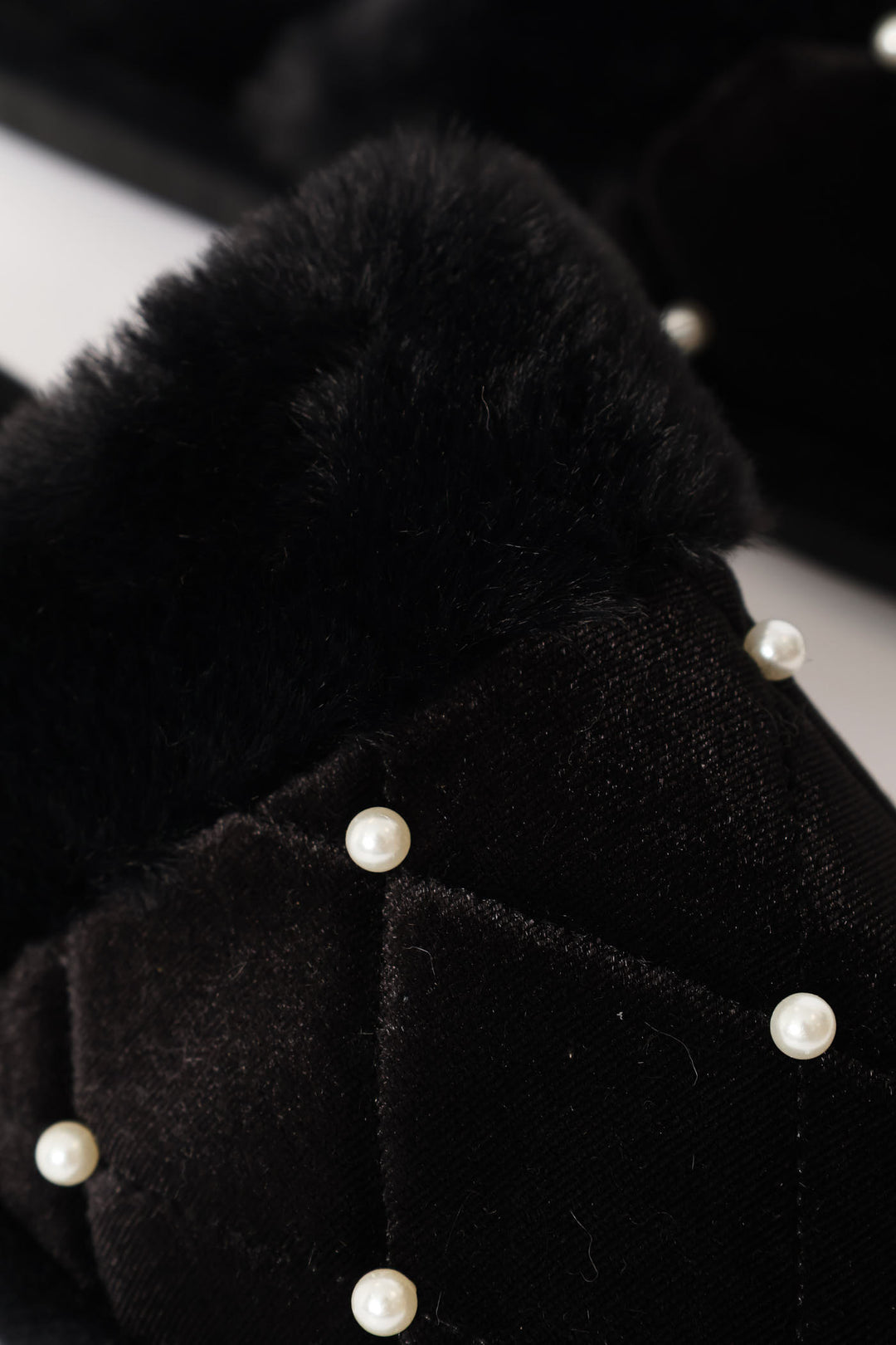 Pearl Detail Slipper - Black