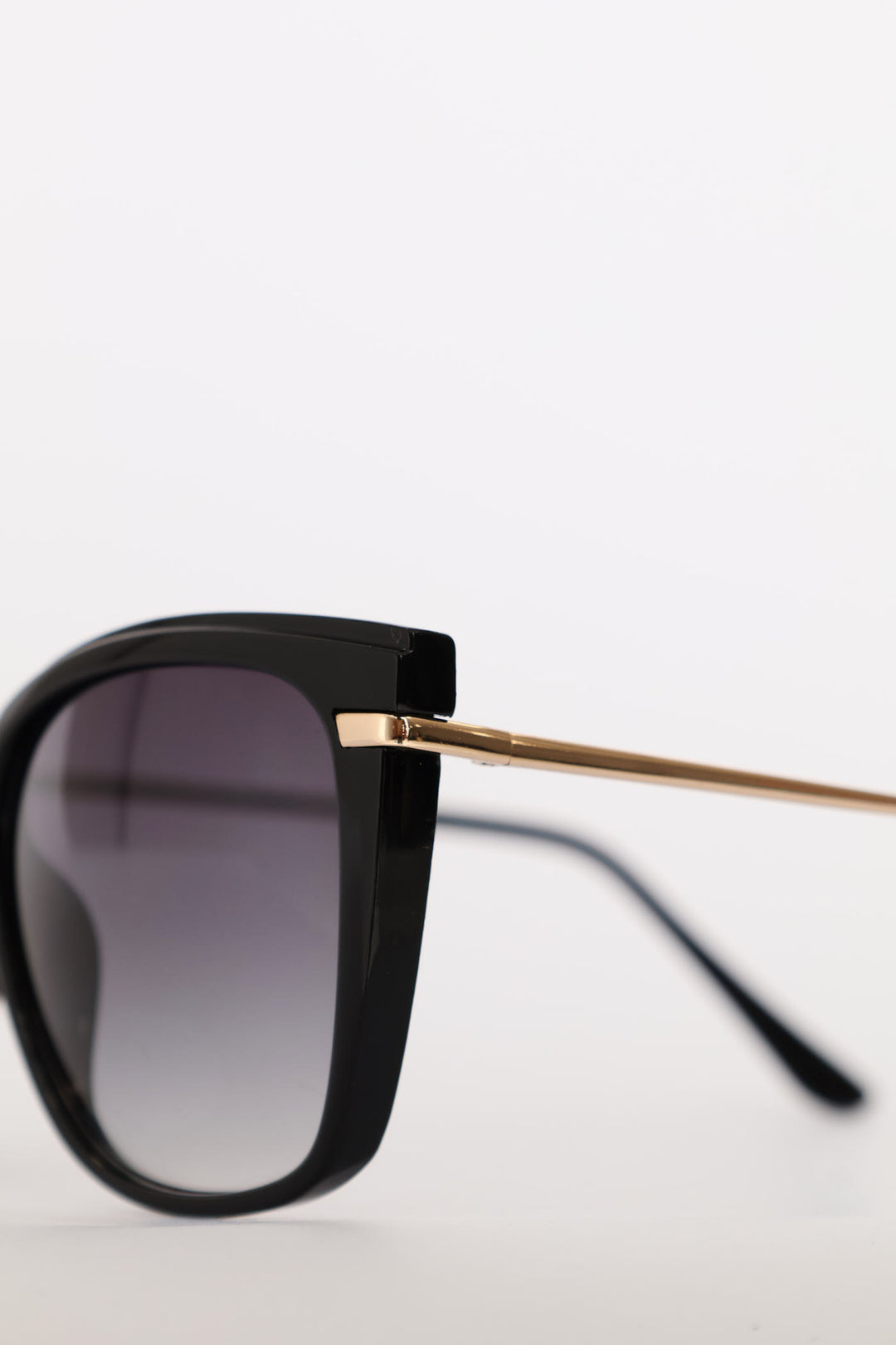Large Frame Cat Eye Sunglasses - Black