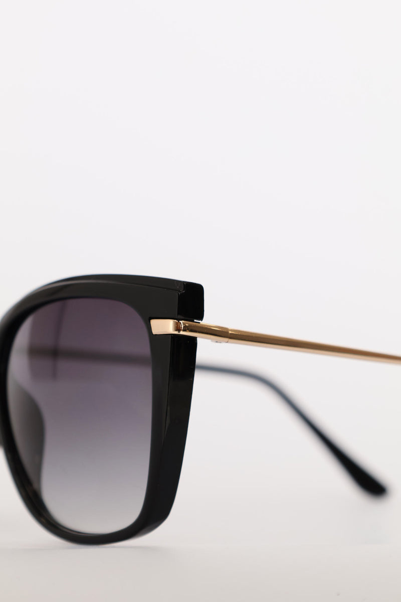 Large Frame Cat Eye Sunglasses - Black