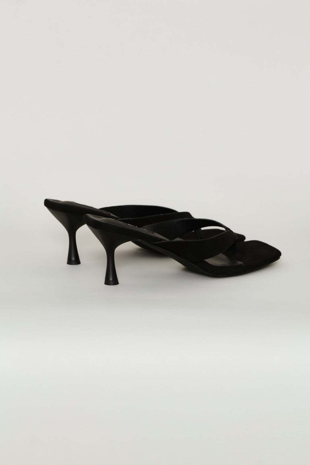 Thong Kitten Heel - Black
