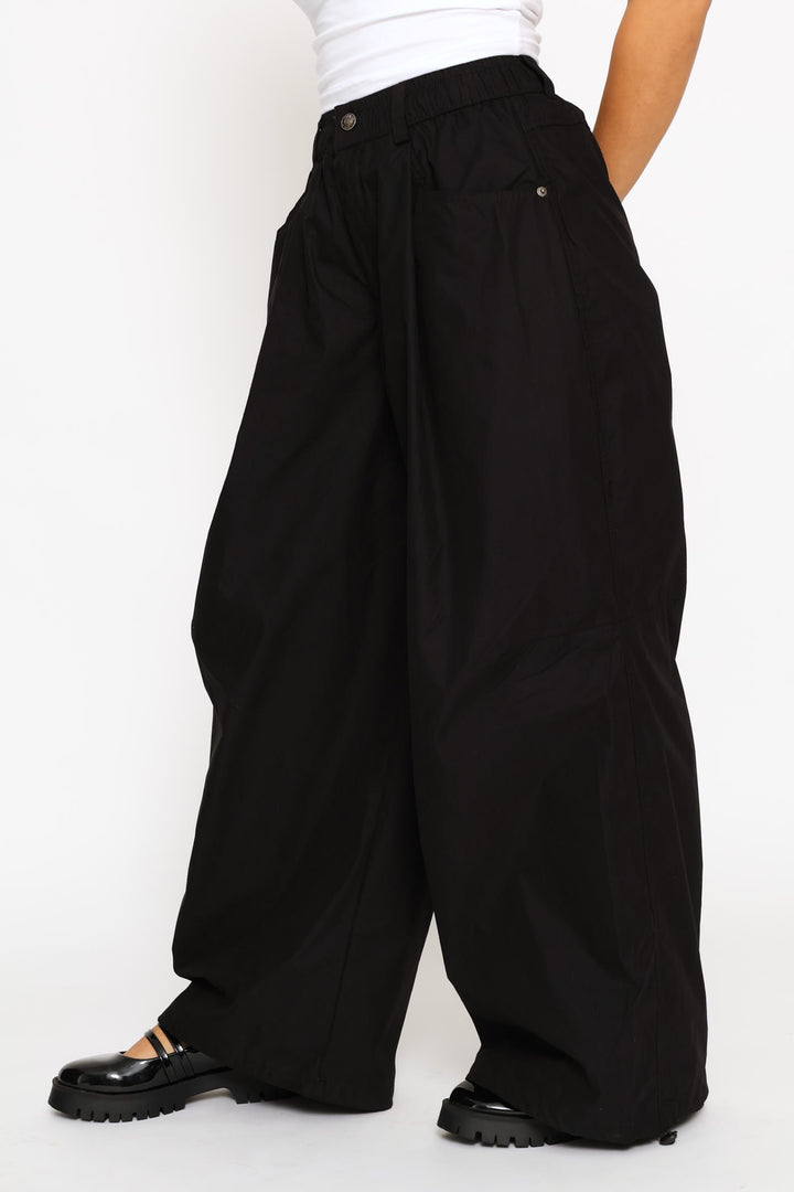 Balloon Parachute Trouser - Black