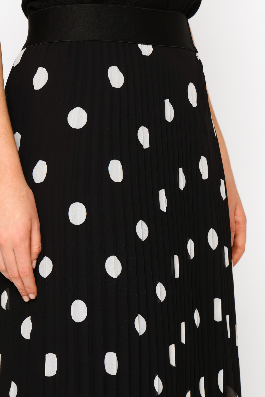 Polka Dot Flared Hem Pleated Maxi Skirt - Black