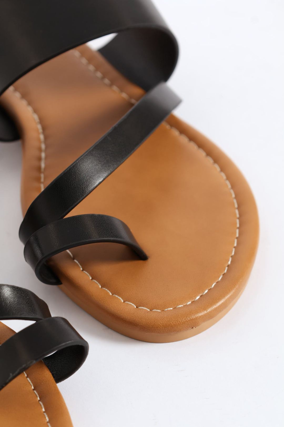 Crosstrap Toe Post Sandal - Black