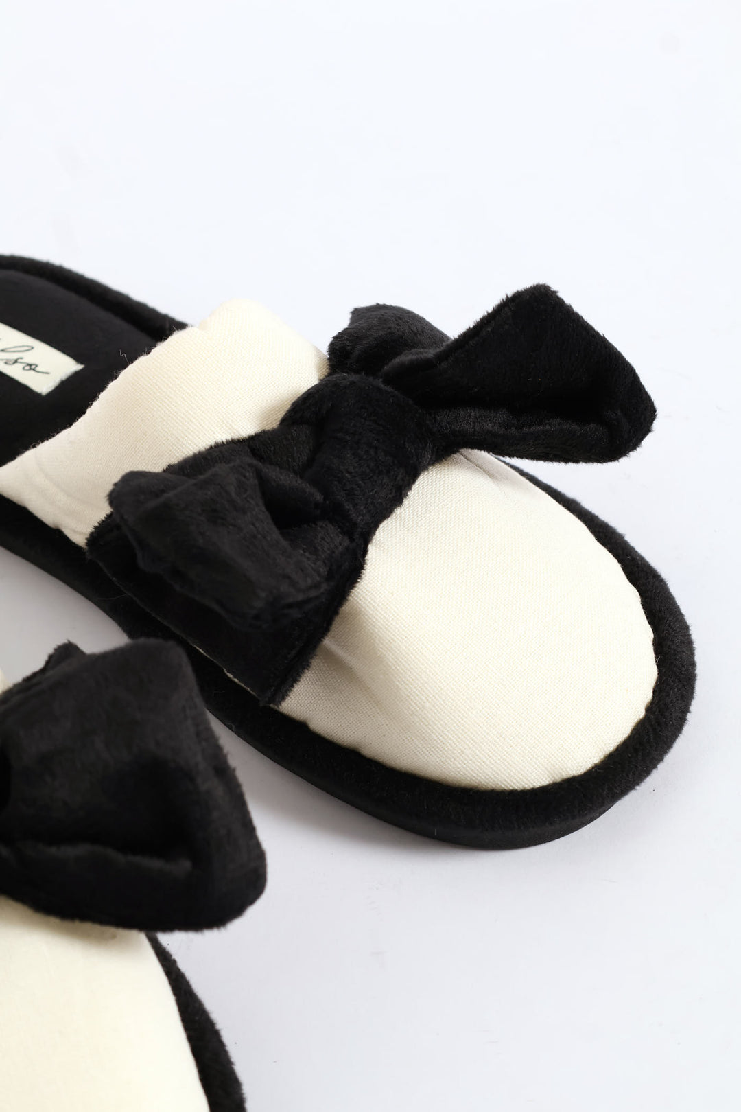 Closed Toe Bow Detail Slipper - Black/Cream