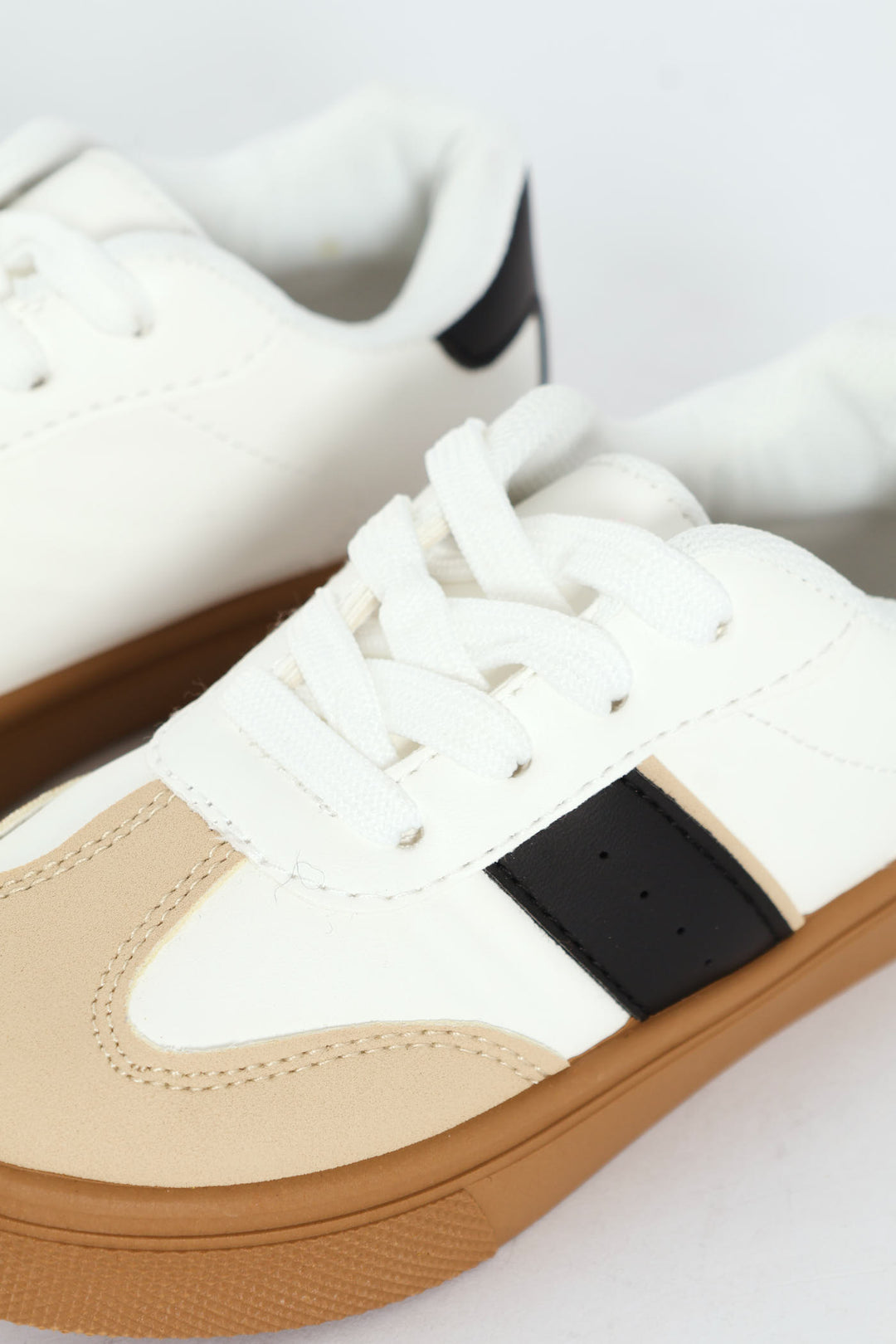 Pre-Girls Gumsole Sneaker - White/Black