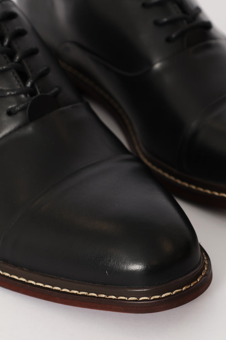 Leather Oxford Formal Shoe With Toe Cap - Black