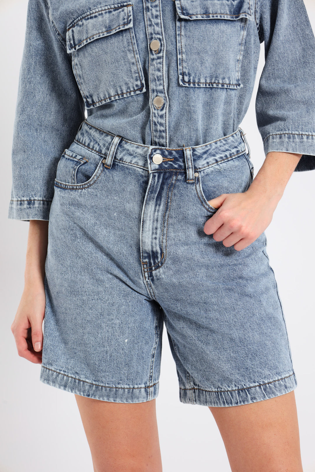 Raw Hem Boyfriend Mid Thigh Shorts - Light Wash