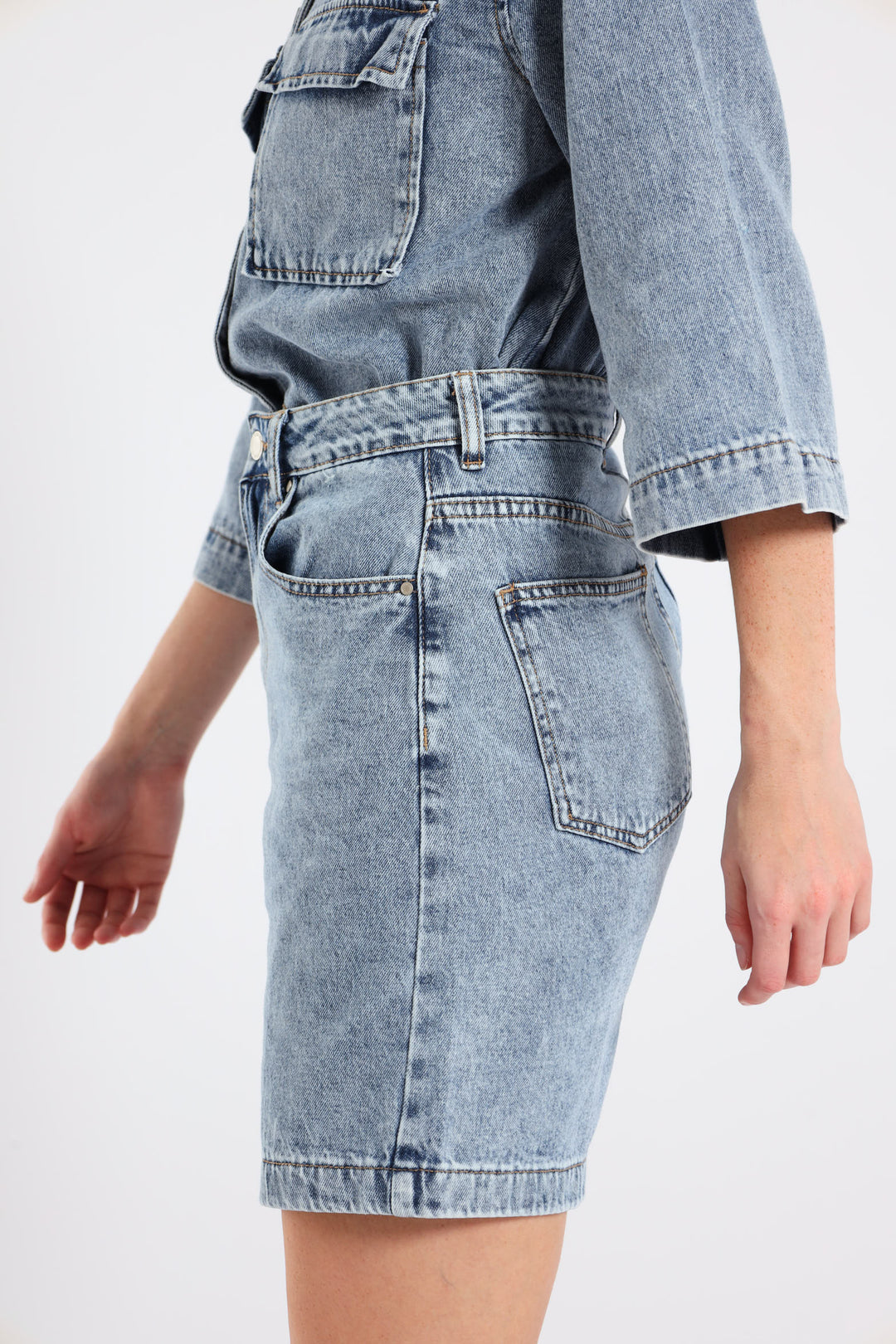 Raw Hem Boyfriend Mid Thigh Shorts - Light Wash