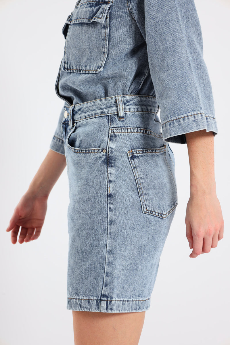 Raw Hem Boyfriend Mid Thigh Shorts - Light Wash