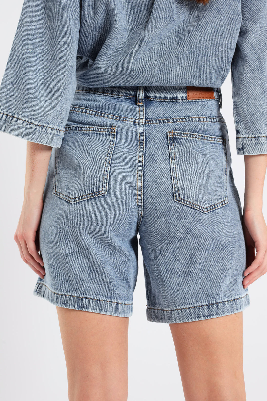 Raw Hem Boyfriend Mid Thigh Shorts - Light Wash