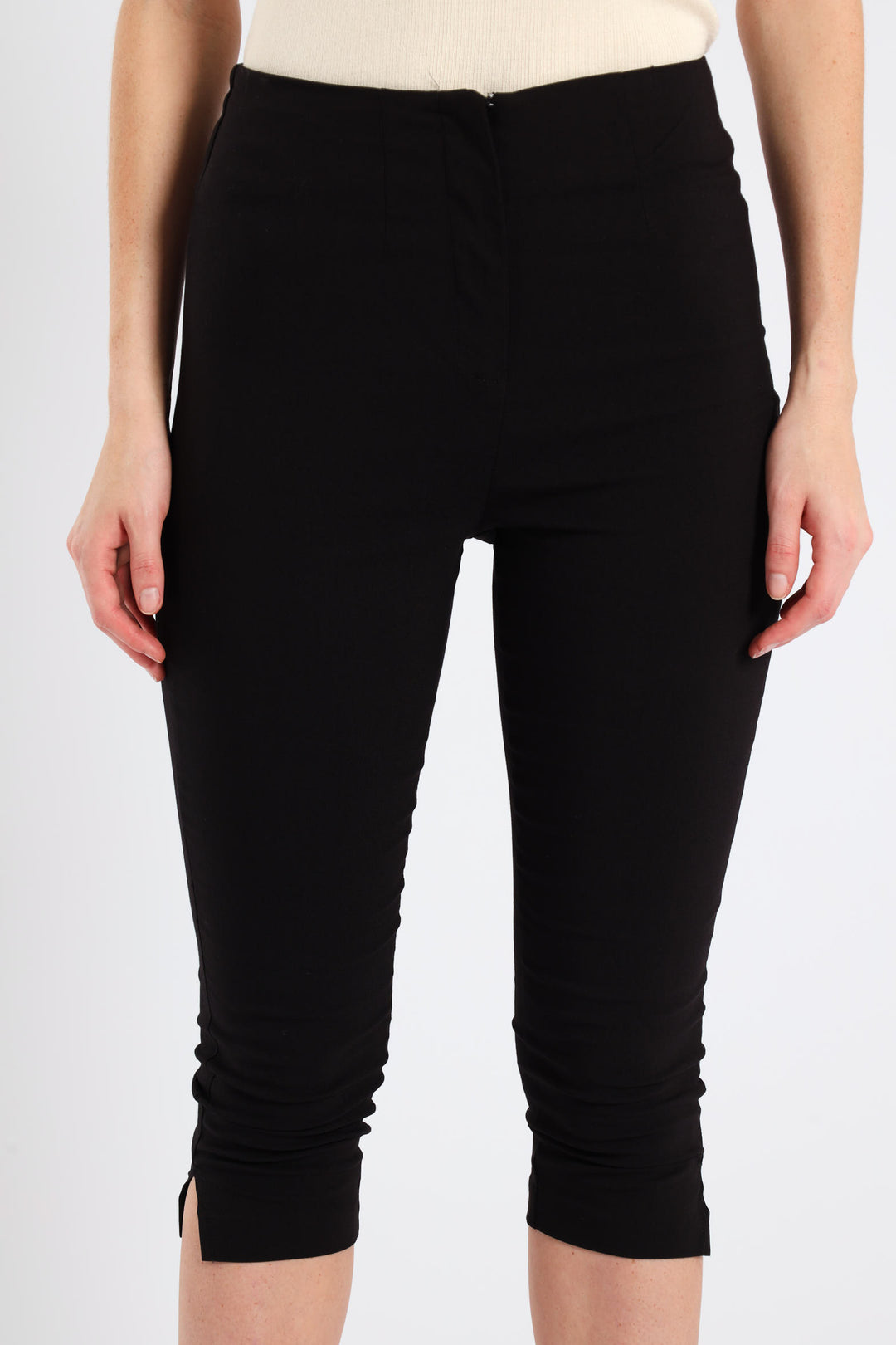 Skinny Capri Pants - Black