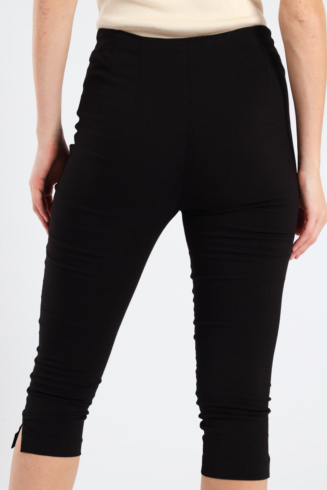 Skinny Capri Pants - Black