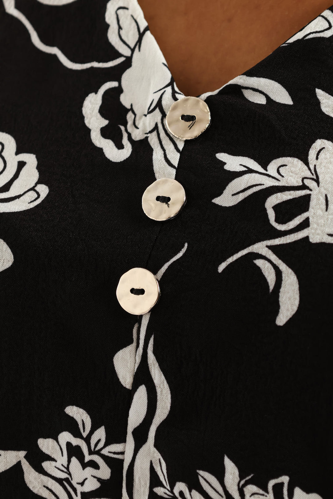 V-Neck Monochrome Floral Blouse - Black/Cream