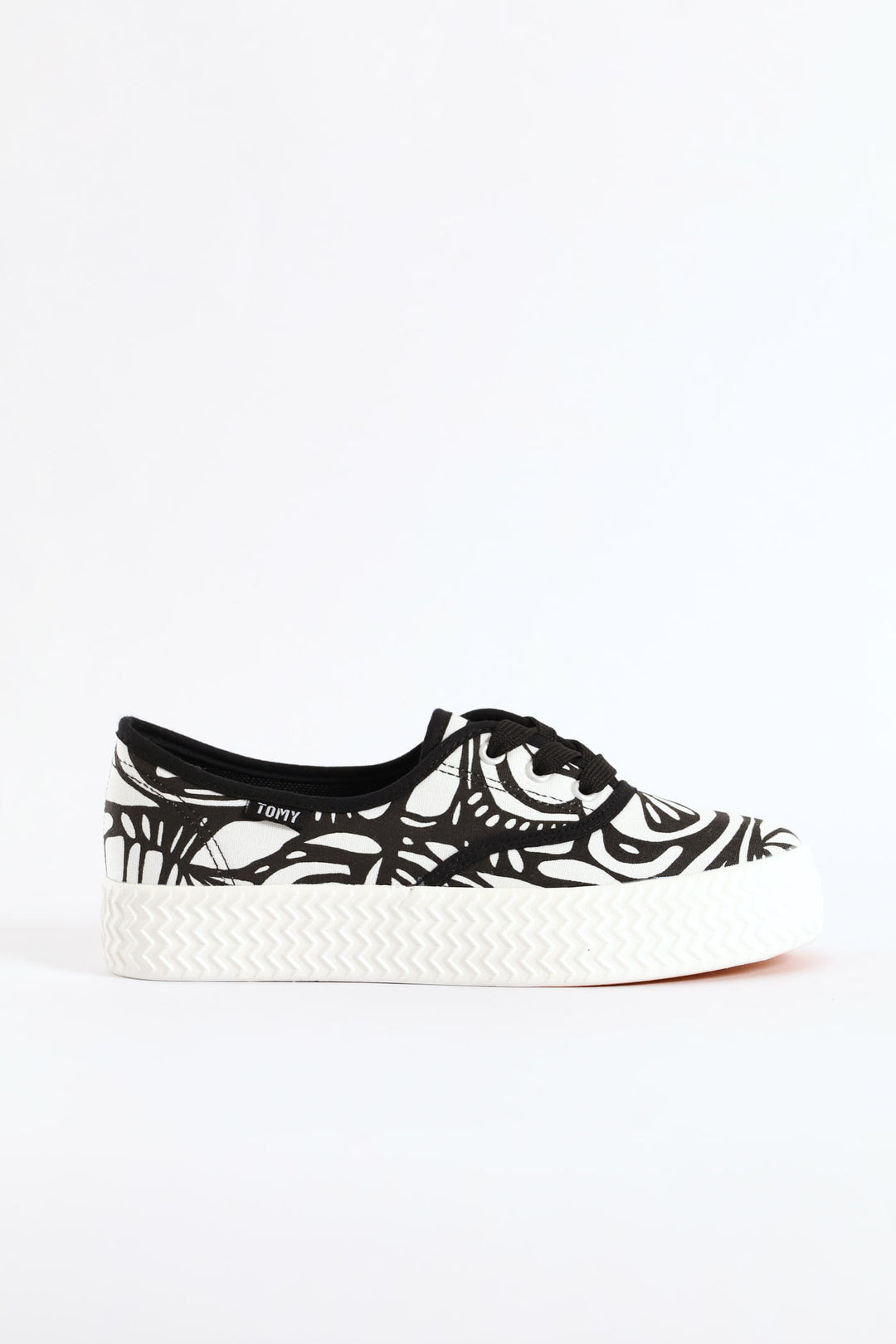 Cresida Canvas Sneaker - Black/White