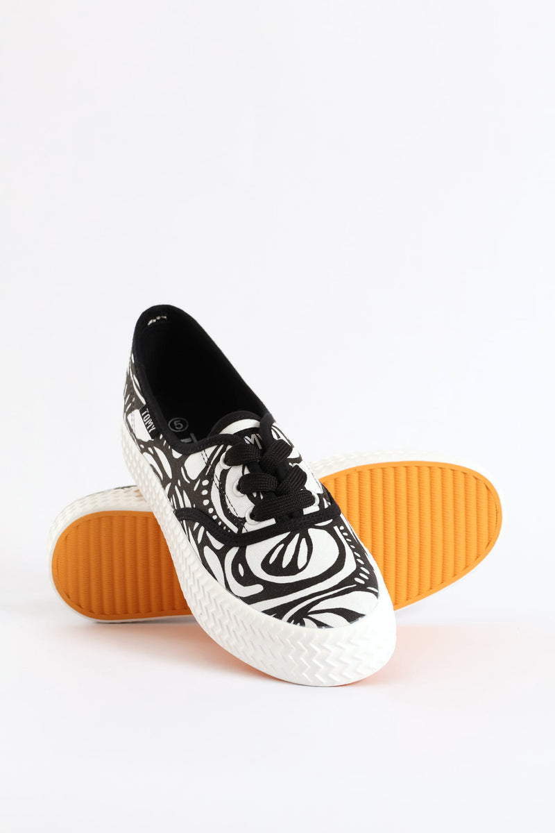 Cresida Canvas Sneaker - Black/White