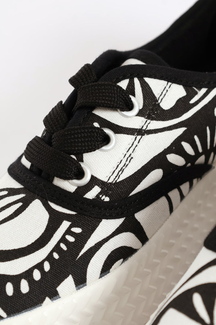 Cresida Canvas Sneaker - Black/White