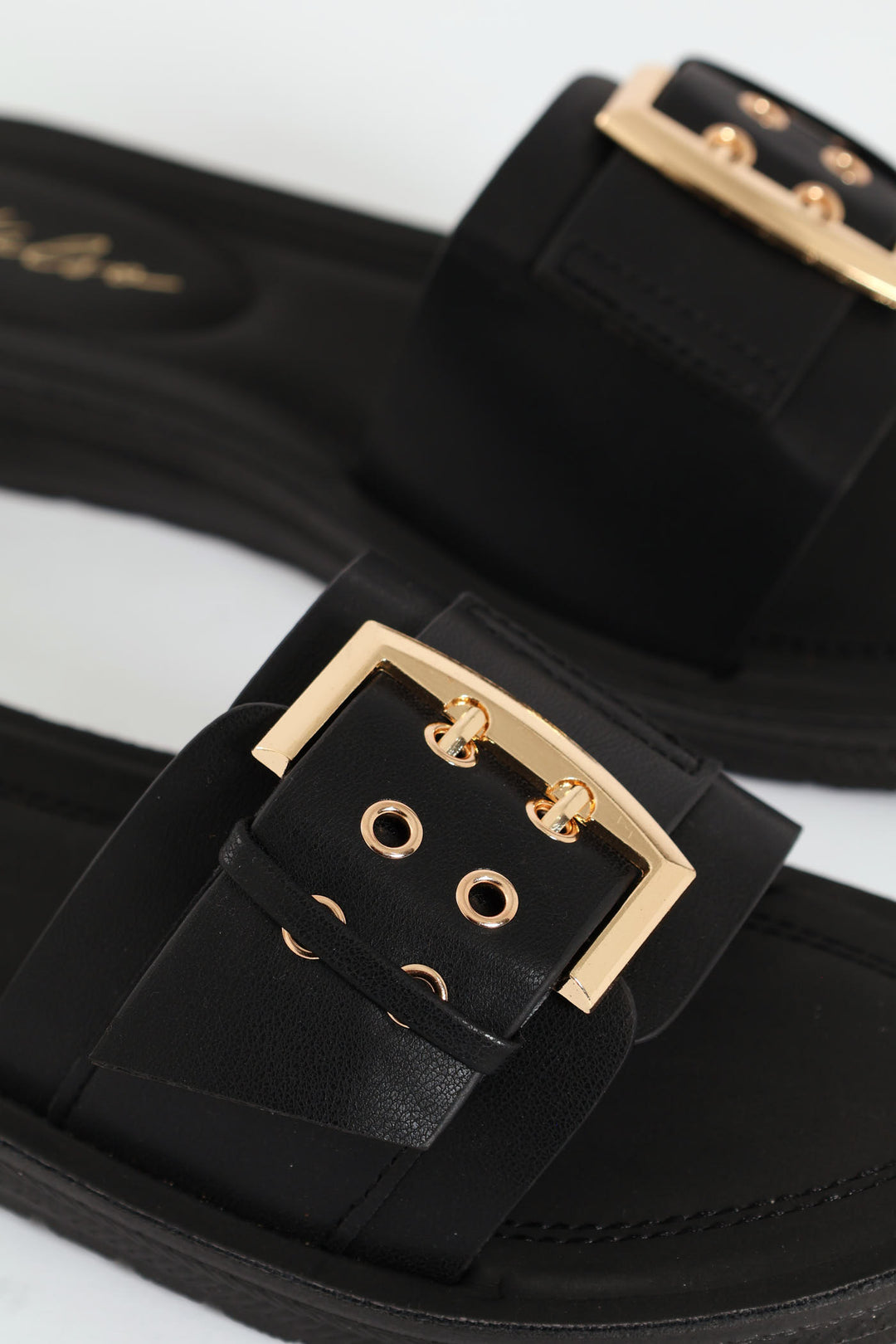 Single Banded Mule With Big Buckle Detail - Black