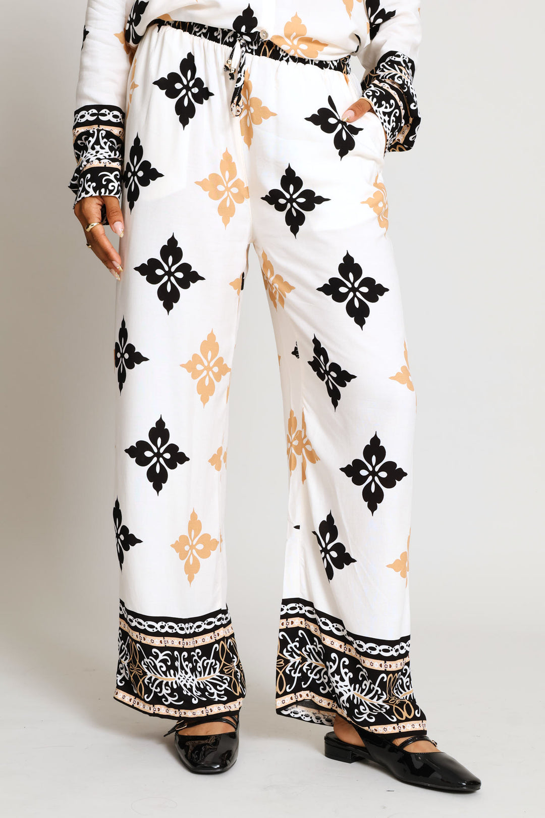 Printed Border Pullon Wideleg Pants - Cream/Multi