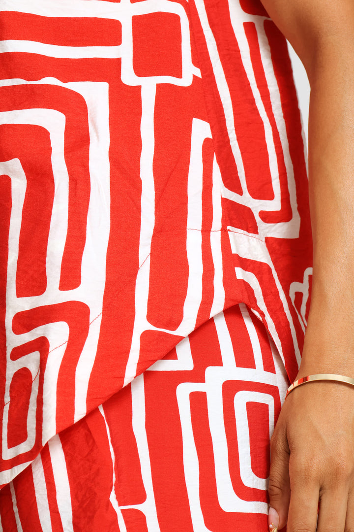 Longer Length Curved Hem Shell Tank Top - Red/Multi