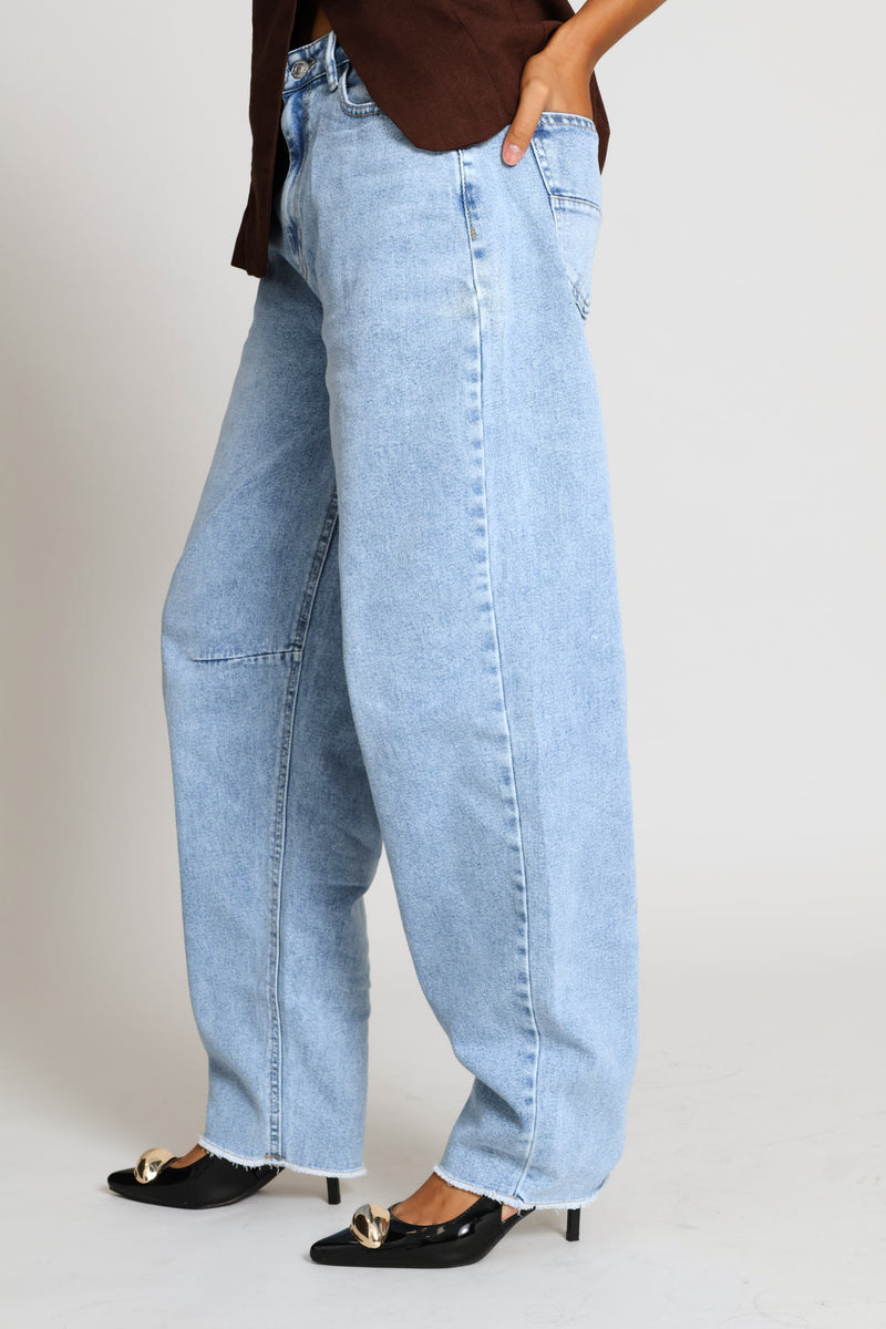 Hi Waist Raw Hem Barrel Denim - Light Wash