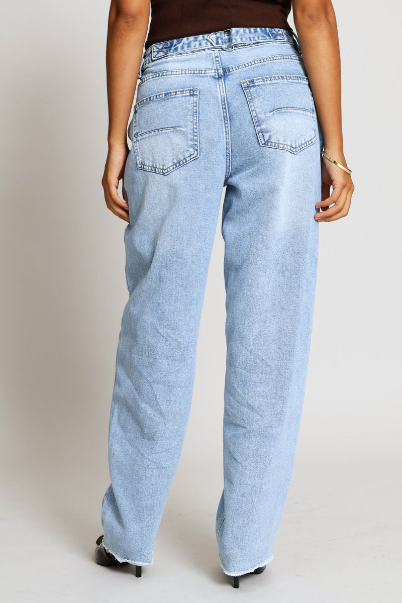 Hi Waist Raw Hem Barrel Denim - Light Wash