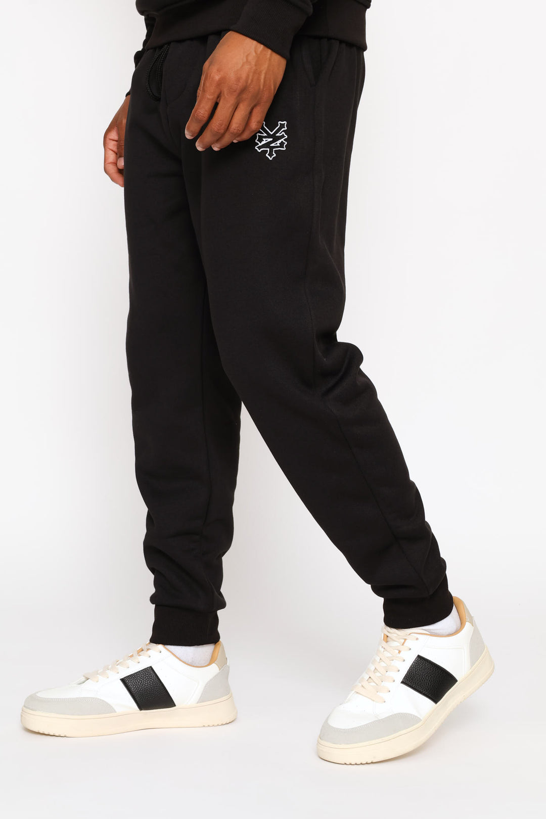 Badge Trackpant - Black