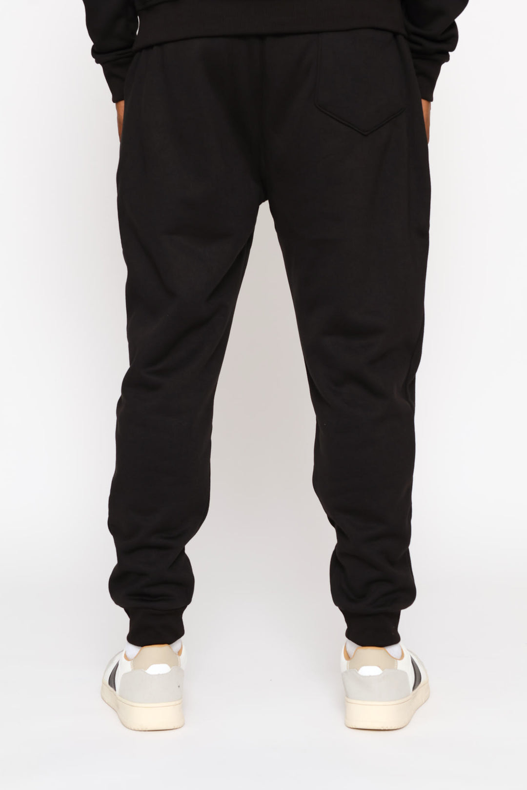 Badge Trackpant - Black