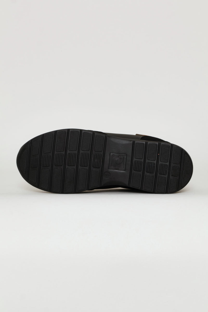 Suede Sneaker - Black