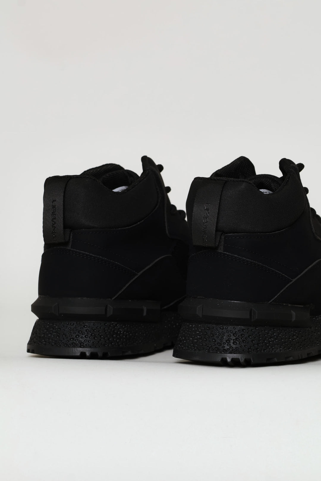 Play 18 Nubuck Mesh Sneaker - Black