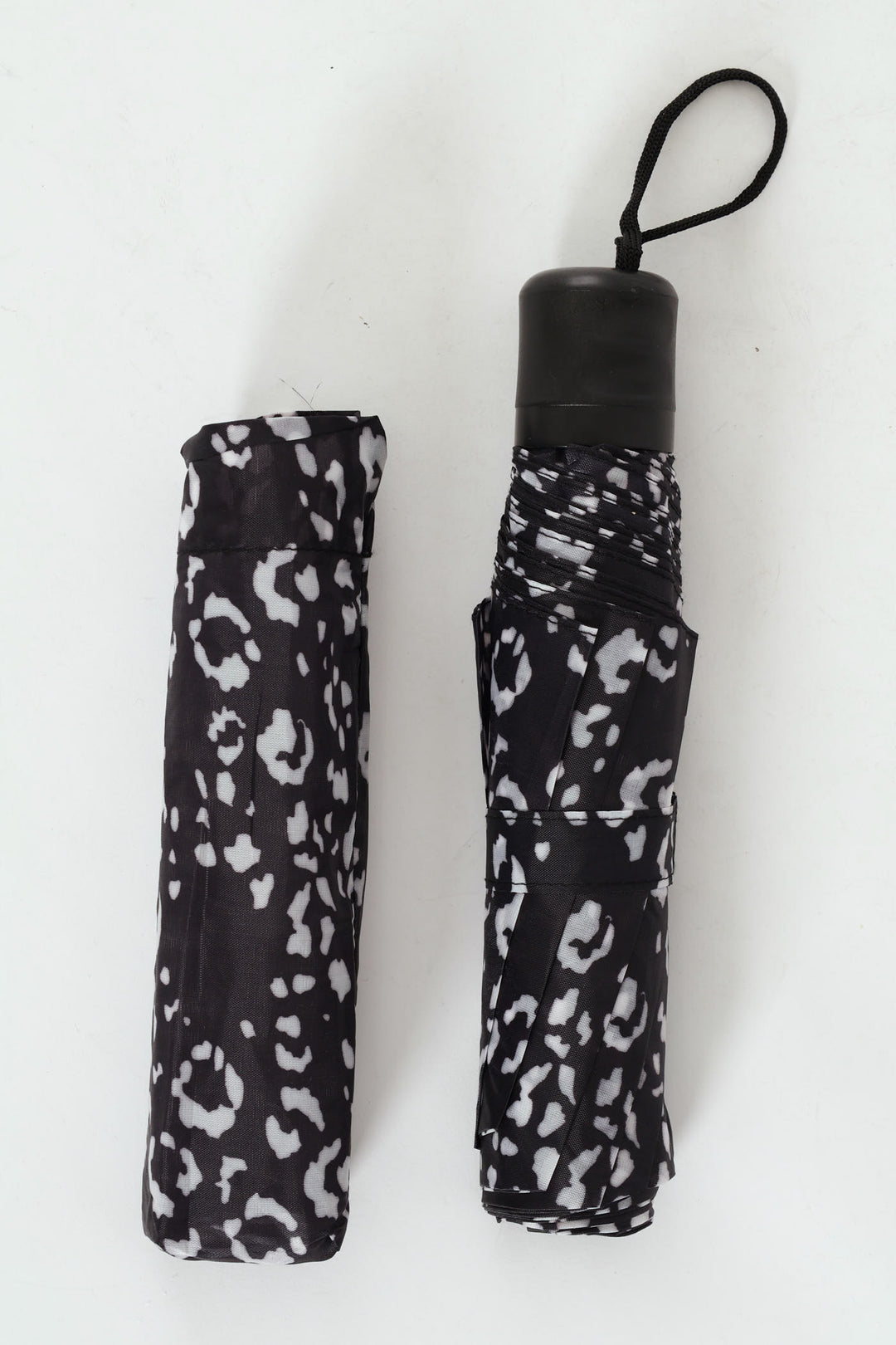 Petal Printed Umbrella - Black/White