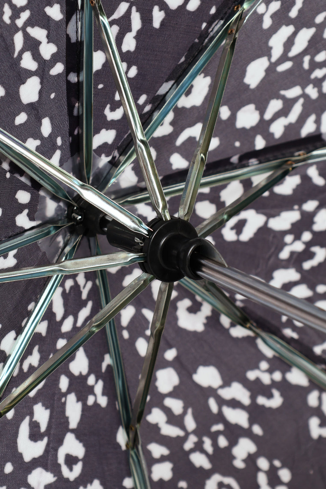 Petal Printed Umbrella - Black/White