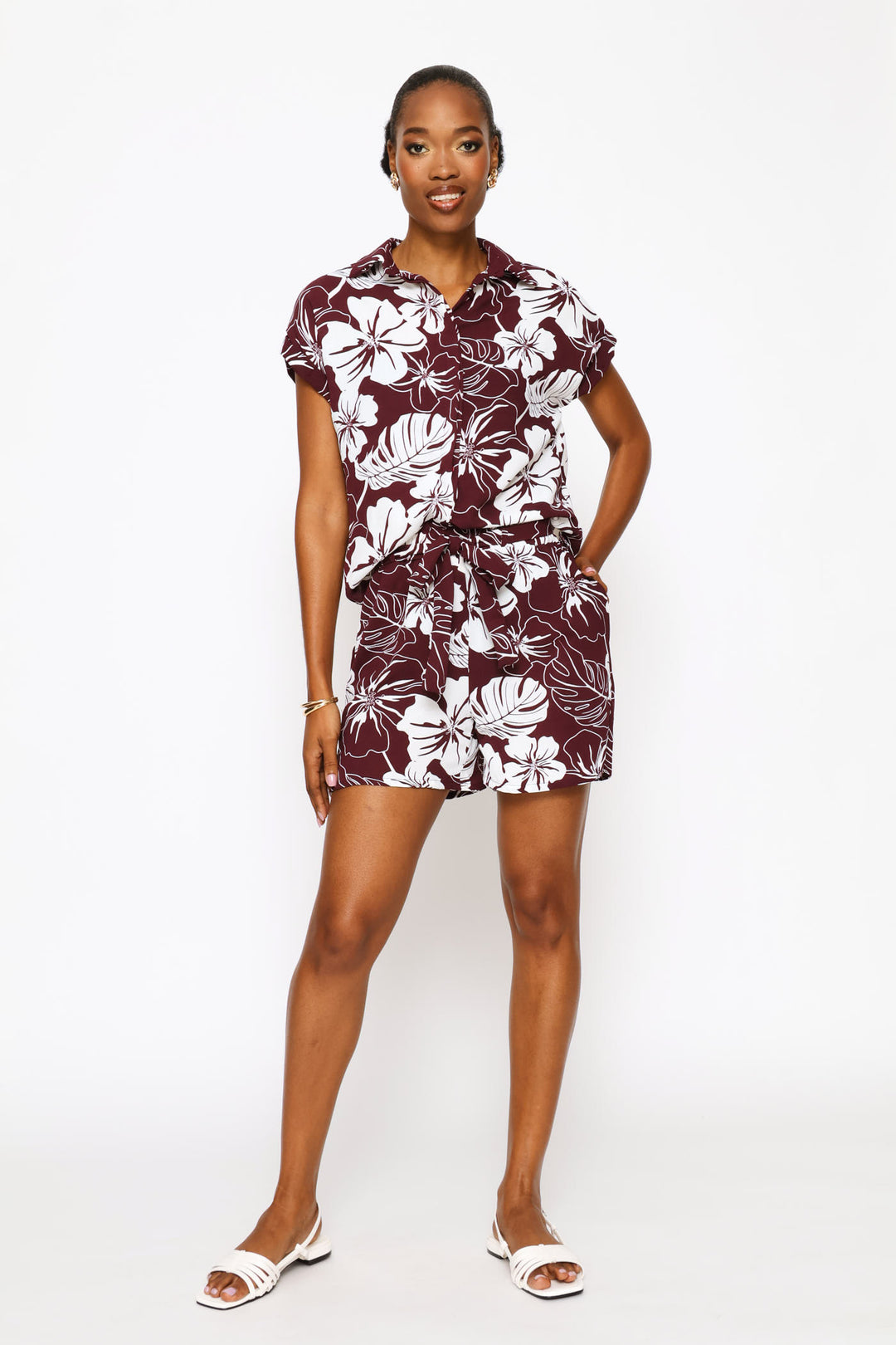 Belted Elasicated Mid Thigh Shorts - White/Wine