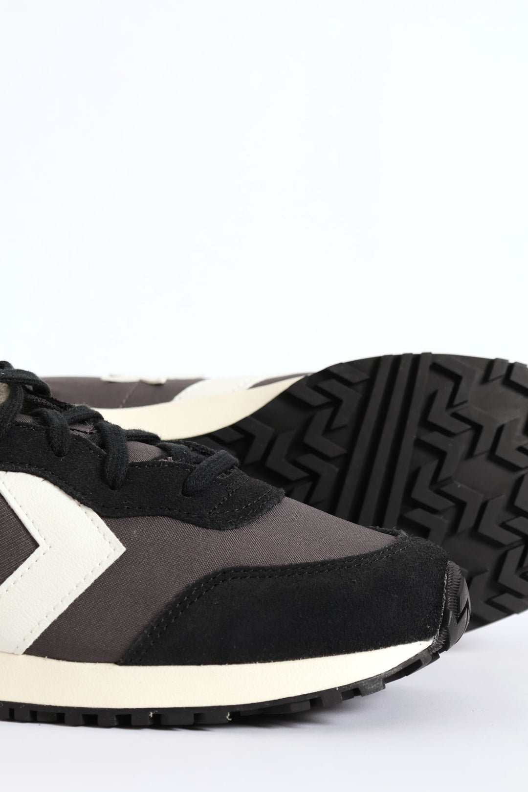 Omega Trainer - Black