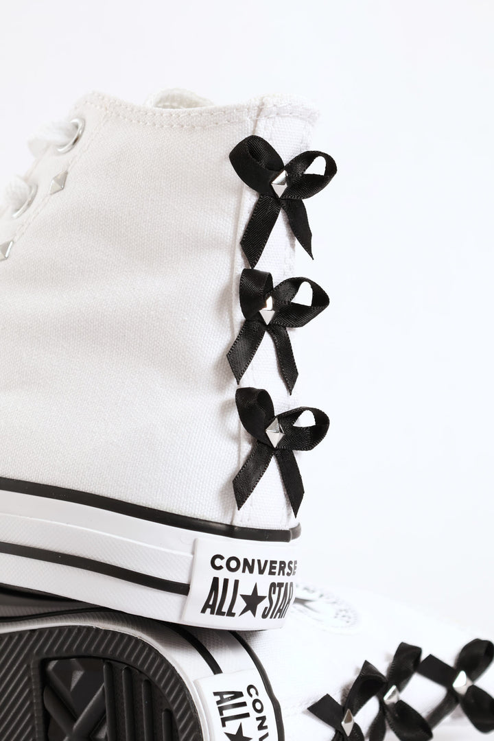 Chuck Taylor All Star Bows & Studs Sneaker - White