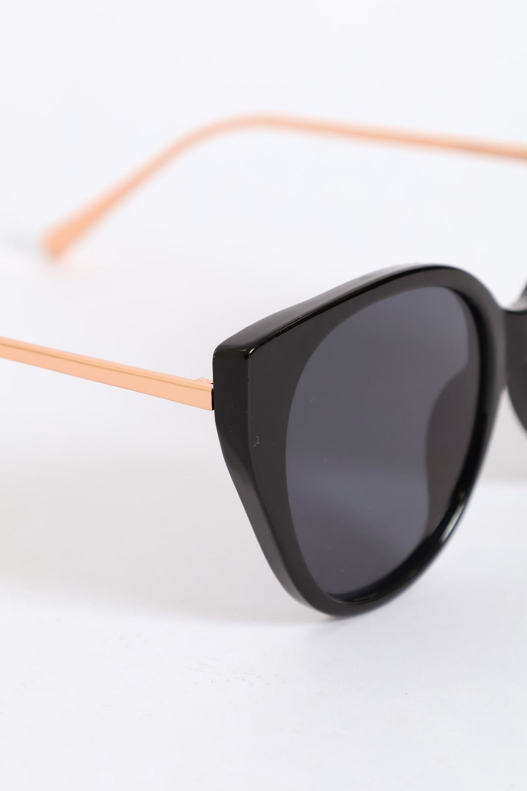 Smoke Lense Rounded Cateye Temple Sunglasses - Black