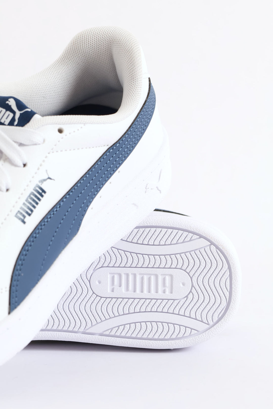 Court Classic Clean Sneaker - White/Blue