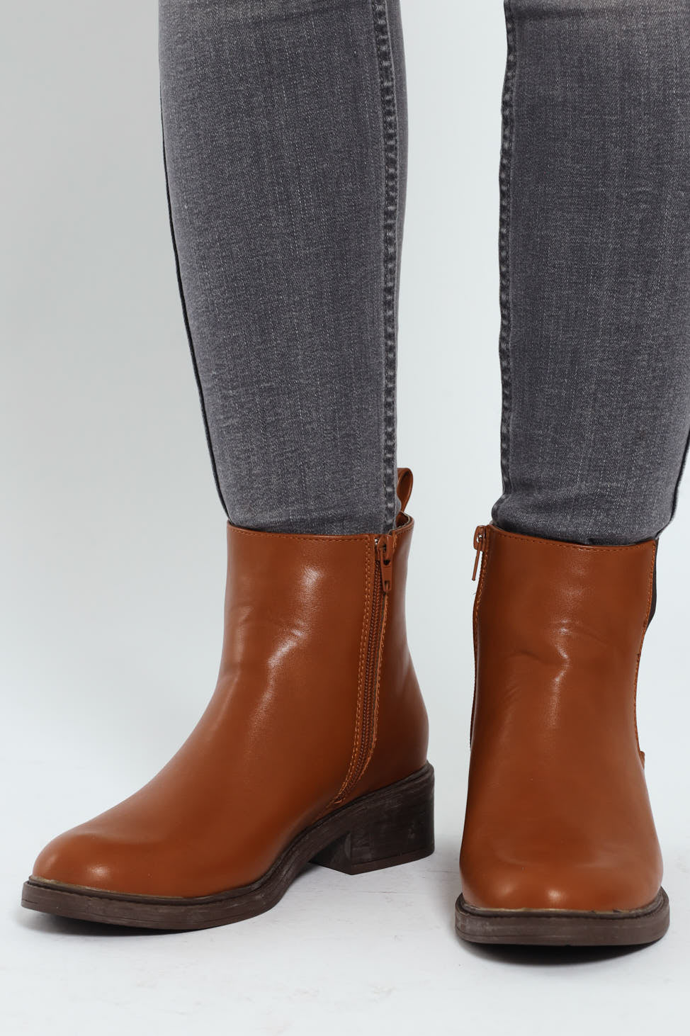 Classy Monotone Chelsea Boot - Tan