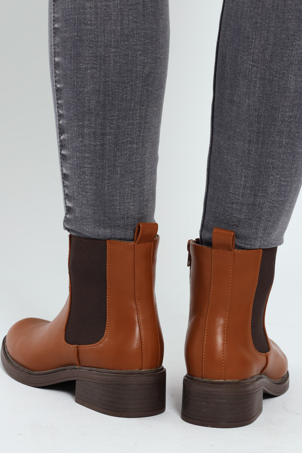 Classy Monotone Chelsea Boot - Tan