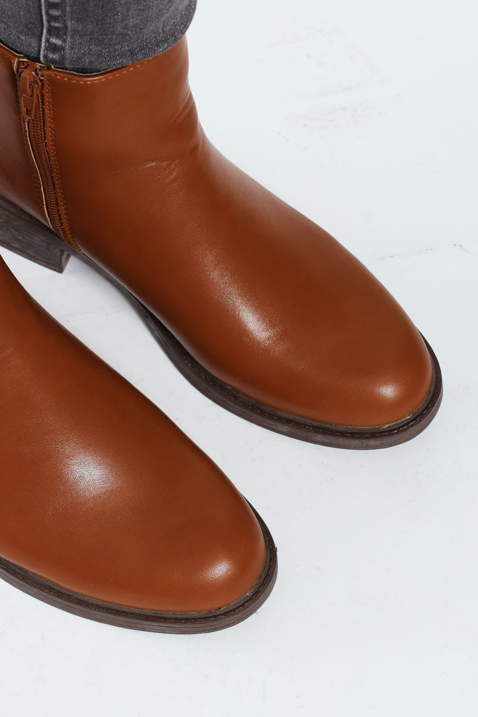 Classy Monotone Chelsea Boot - Tan