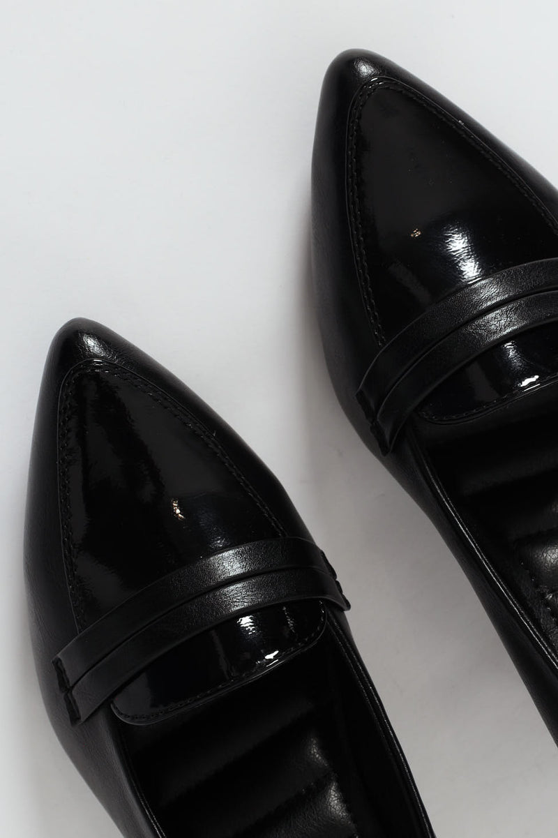 Dina Pointed Toe Mocassin Detail Upper Court Heel - Black