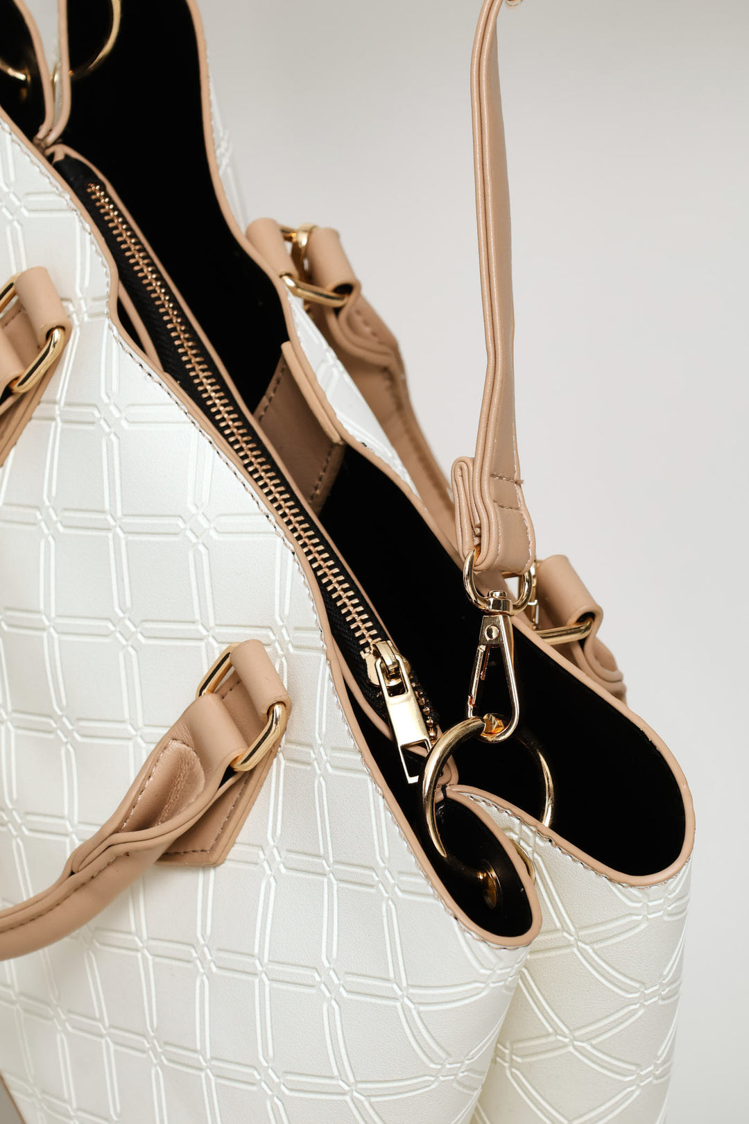 Embosseed Chain Trim Tote Bag - Cream